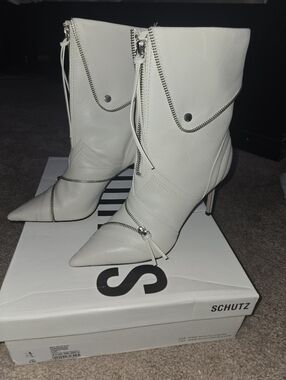 SCHUTZ White Pointed-Toe Stiletto Ankle Boots with Zipper Trim
